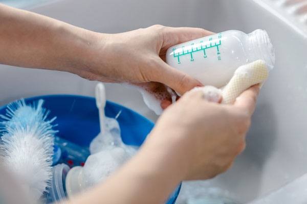 cách sử dụng nước rửa bình sữa